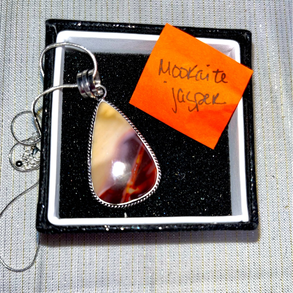 Gorgeous Mookatie Jasper Pendant Necklace